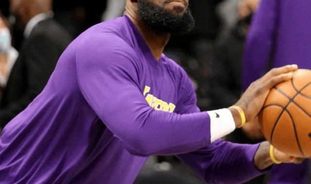 九游体育在线网站-高效输出！詹姆斯近2战场均30.0分9.0篮板8.0助攻1.0次盖帽