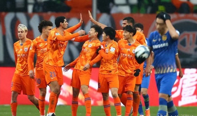 九游体育首页入口-鲁能锋线还有一位黑马新星，至今未在一线队亮相，有望接班刘彬彬|中超|闫恒烨|夏窗|阿尔瓦罗|山东泰山_新浪体育_新浪新闻