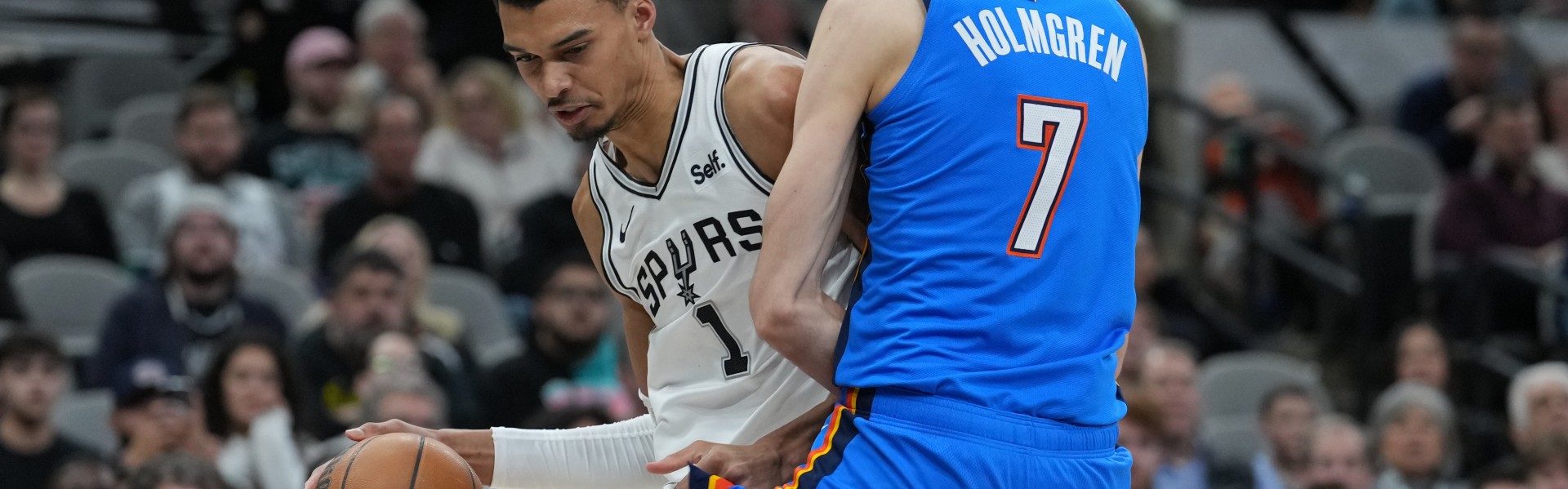 两度生吃！美网友：文班一打切特就来劲 文班拿捏对位&amp;切特有戒指