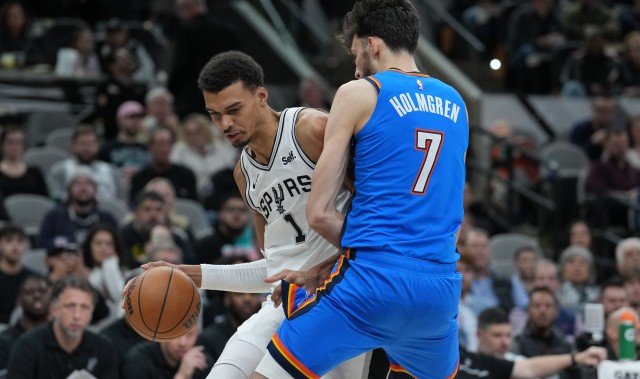 两度生吃！美网友：文班一打切特就来劲 文班拿捏对位&amp;切特有戒指