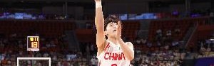 攻坚能手！杨舒予半场5中3拿到11分4助攻1盖帽