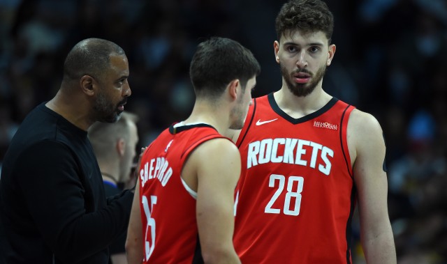 九游体育首页入口-放空申京&amp;阿门5米！申谢两个防守黑洞 打火箭包夹KD先赢一半？